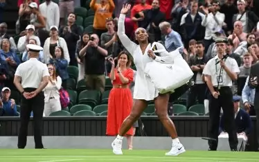 Легендата се сбогува с публиката на централния корт в "Ол Ингланд Клъб", където това лято изигра последния си мач на "Уимбълдън".