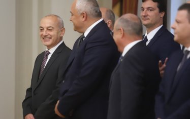 Остриетата на Радев - военен, полицай, ДАНС, военен, полицай...