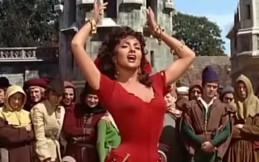 ... и като Есмералда в "Парижката Света Богородица".