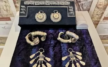  Произведенията са изработени с овладени до съвършенство ювелирни техники.