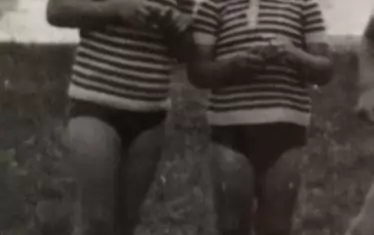 Петко (вдясно) и брат му Николай като малки.