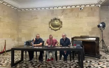  Директорът на Пловдивския театър Кръстьо Кръстев (в центъра) и братя Ранкови.