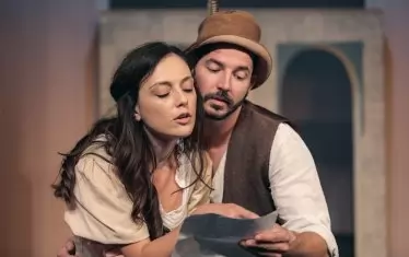  Явор Костов сега е в главната роля на Труфалдино.