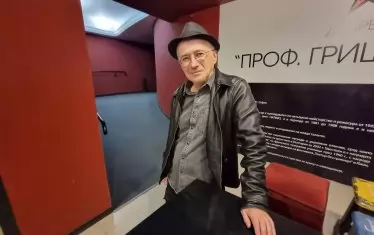 Жан-Пиер Мартинез пред залата, която вече носи името на проф. Гриша Островски