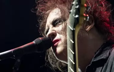  Робърт Смит е от съоснователите на The Cure. 