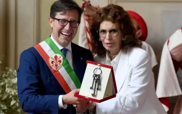  София получава от кмета на Флоренция Дарио Нардели символичните ключове на града, юни 2021.