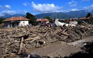 Фургоните разгневиха хората от наводнените села в Карловско