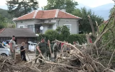 Безсънна нощ протича в Карловско край реките