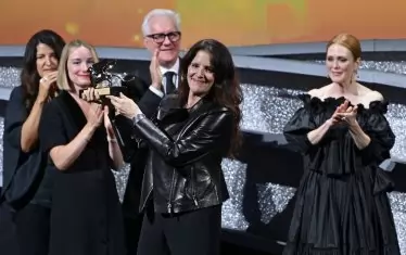  Режисьорката Лора Пойтрас триумфира със "Златен лъв" за своя документален филм "Цялата красота и кръвопролитие".