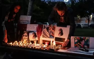 Петима са убити в Иран при протести заради смъртта на незабулена жена 