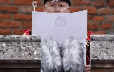 Текстът на прокламацията за унаследяване на трона бе прочетена от един от балконите на двореца "Сейнт Джеймс"