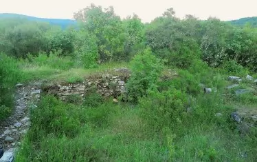  Останките на черквата са високи до 1 метър.