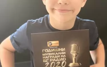 Синът на Свилен Ноев също носи неговото име и освен ревностен почитател на групата участва в клипа на "Океан".