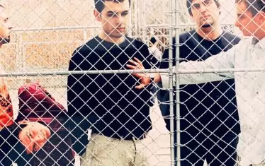 Музикантите от групата преди 22 г., по време на фотосесия през 2000 г.