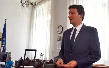 Правосъдният министър Крум Зарков призова следователите да номинират кандидат за директор на НСлС. 
