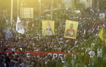  Шествието против.