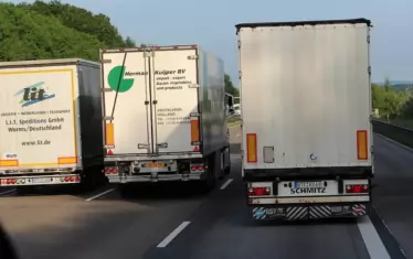 Сърбия ще забрани на камиони да изпреварват на магистрали