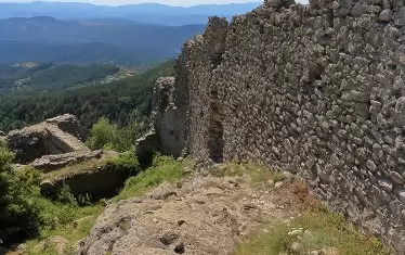 Още красоти, които се разкриват от твърдината Устра.