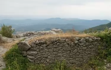 От крепостта има отлична видимост надалеч, което е била и една от целите при построяването.