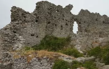 В България са рядкост толкова добре запазени автентични крепостни стени.