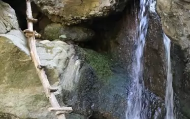 Екопътека за смелчаци край водопадите Бохемия.