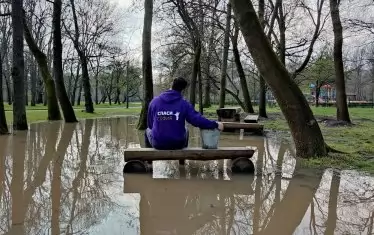  Гражданската организация "Спаси София" първа алармира, че след ремонта за 11 млн. лева в Западен парк може да се влиза само с ботуши. 