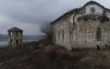 Потопената църква периодично се показва, когато водите на язовир Огоста спаднат