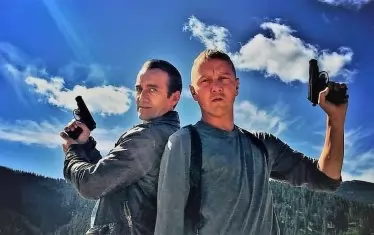 Със Стоян Радев във фотосесия за полицейския сериал "Дяволското гърло".