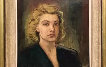 Мара Нонова-Чорбаджийска (1895–1974) (съпругата на Чудомир) „Автопортрет“, 1934 маслени бои върху платно, 80 х 64 см Литературно-художествен музей. 