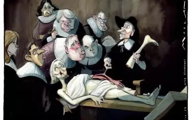  Съпартийци балсамират Тръс... Човекът, който държи крак в ръката си, е Джереми Хънт