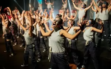 Момент от Twenter, последния спектакъл на Гош - зрелищно, с емоция, без компромиси.