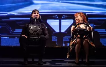 С Александър Митрев в спектакъла "Машините са кучки".