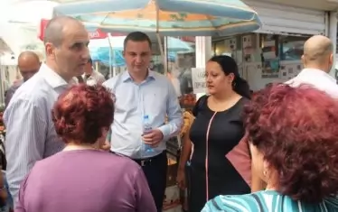 "Пазарът ще стане хубав, европейски, ще има подземен паркинг, част от паркоместата ще могат да се ползват от живеещите в района хора” - това обещават Иван Портних и знатни негови сподвижници на хората от "Чаталджа" през 2013 г.