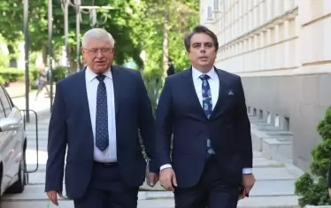  Бившите финансови министри Кирил Ананиев и Асен Василев си размениха остри реплики за бюджета