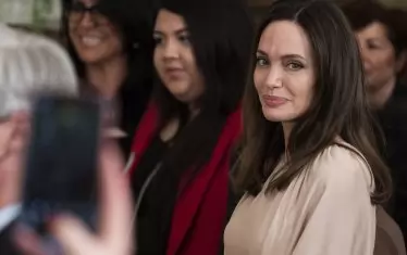  Анджелина Джоли