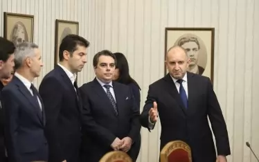  "Момчетата на Румен Радев" Кирил Петков и Асен Василев обясняват сега как ще му вземат контрола върху дейността и кадруването в специалните служби