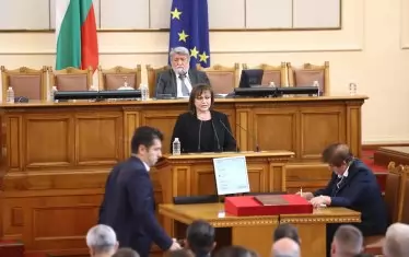 Корнелия Нинова направи формалната номинация.