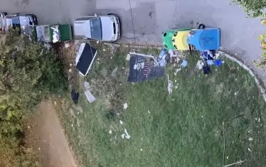  Снимки на непочистени пространства в центъра и кварталите на София, изпратени на Столична община през последните дни. 