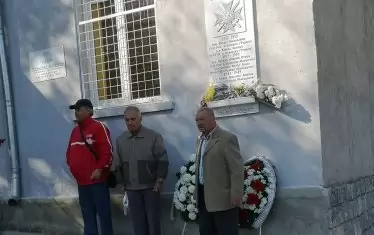 Въпреки хилядите житейски несгоди и "по-важни проблеми" признателните потомци направиха всичко възможно Ново Ботево да съхрани паметта за героите.