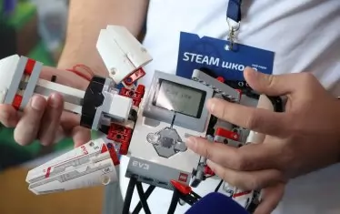  Робот-китара