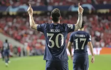 Лионел Меси е вдигнал показалци към небесата след гола си срещу "Бенфика".