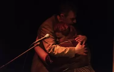  Момент от "Сцени на разсъмване" на Юлиана Сайска с Велислав Павлов.