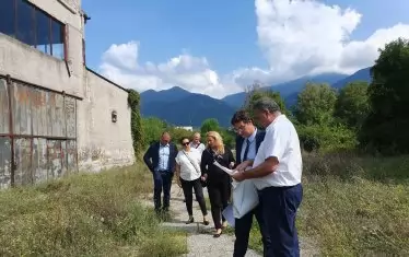 В края на август министърът на правосъдието Крум Зарков посети терена в село Самораново до Дупница, определен за строителство на новия пилотен затвор, учебен център и преходно отделение. Това би трябвало да е най-модерният пенитенциарен комплекс у нас, отговарящ на съвременните европейски изисквания.