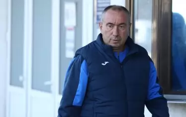 Първото сигурно следствие след очертаващата се смяна на собствеността в "Левски" ще е оставката на треньора Станимир Стоилов - обединителната фигура в клуба. Но очакванията са тя да не бъде приета.