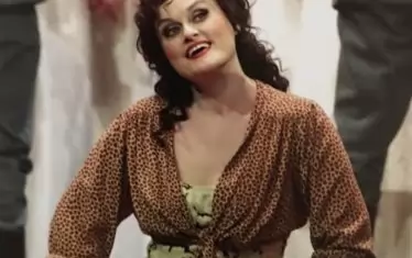  Именитото мецосопрано в една от коронните си роли - Кармен. 