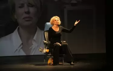  Стефания Колева в "Затегнете коланите".