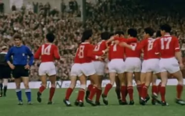 Националите на КНДР ликуват след гола във вратата на "скуадра адзура", изпратил азиатците на 1/4-финал на Мондиал `66.