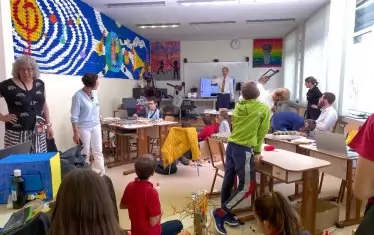 Ученици "търгуват" с розово масло и "конструират" самолети