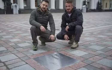  Името на Пен е увековечено в Алеята на храбростта в Киев.