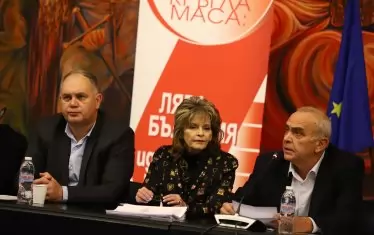Костадин Паскалев, Светлана Шаренкова и Георги Кадиев (отляво надясно).